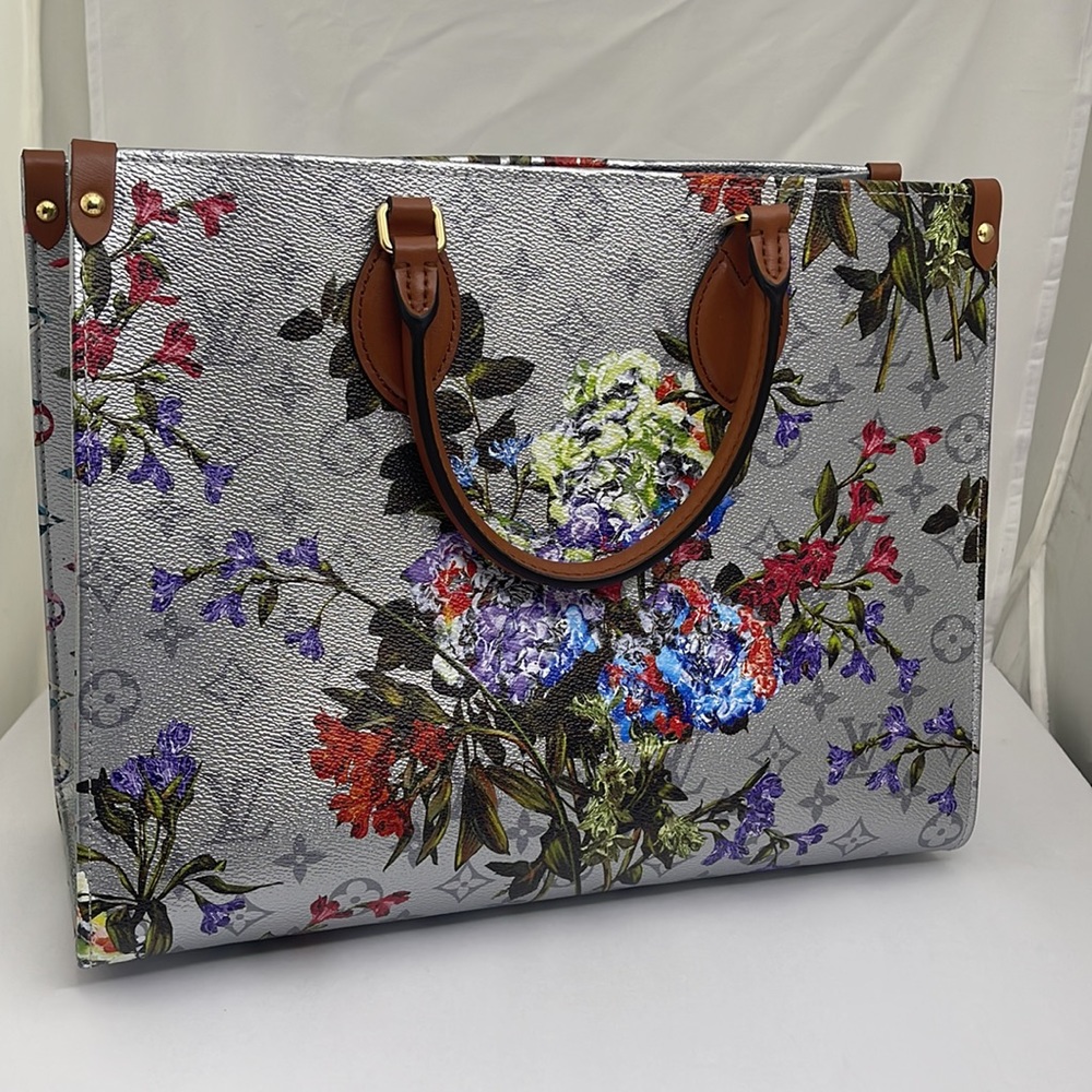 2022 Limited Edition Louis Vuitton OntheGo MM tote